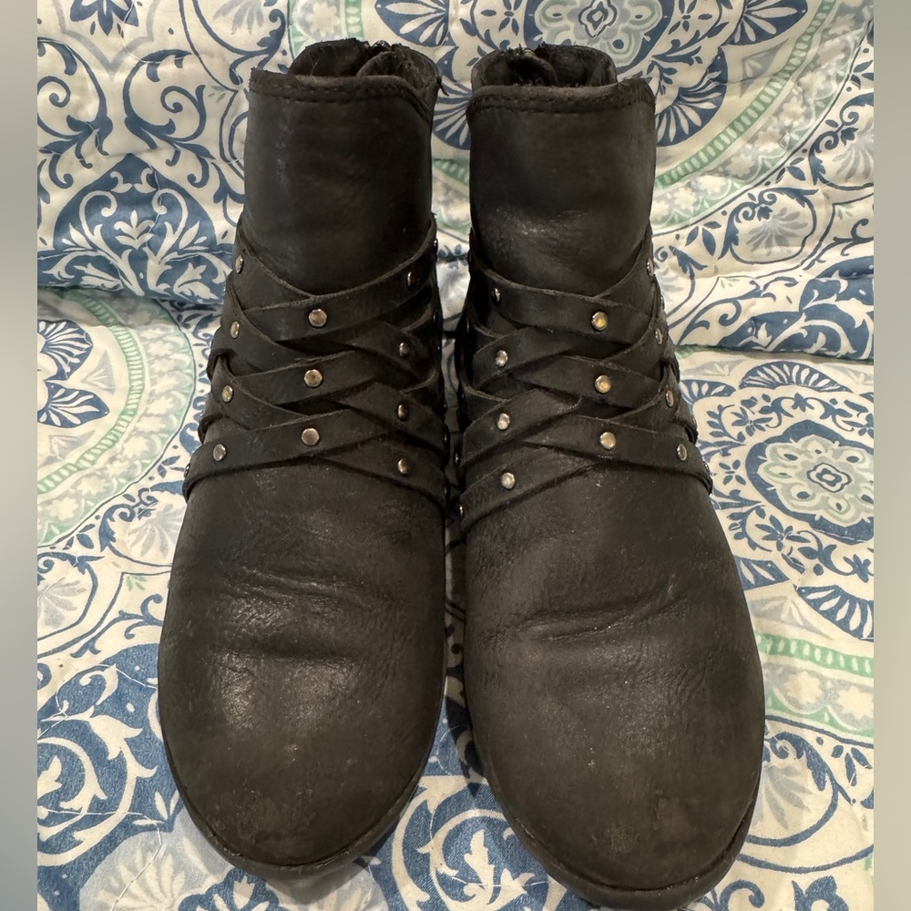 Black zipper boot with stud accents. Size 13.